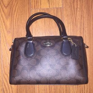 Meet your Posher, Daviena